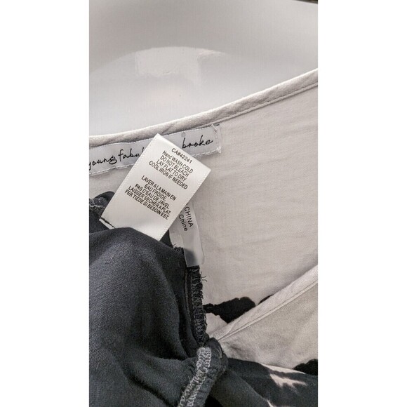 Young Fabulous Broke Lightweight Keyhole Long Sleeve Top Size Medium - Picture 4 of 4